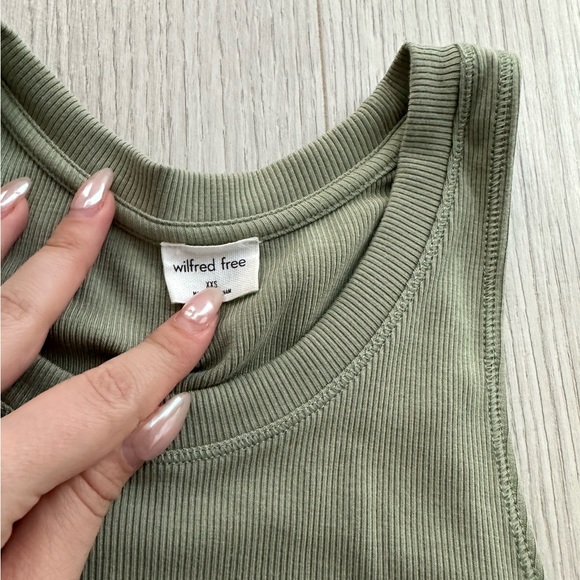 Aritzia Tops - Aritzia Go To Tank
